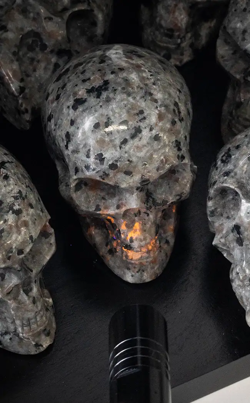 Yooperlite Flame Skull – Natural Quartz Crystal Carved Stone, Reiki Decor Specimen