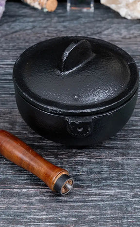 Cast Iron Cauldron with Lid & Handle