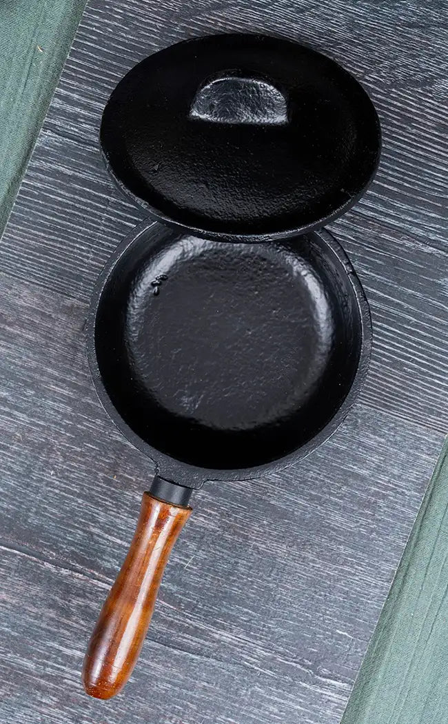Cast Iron Cauldron with Lid & Handle