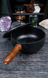 Cast Iron Cauldron with Lid & Handle